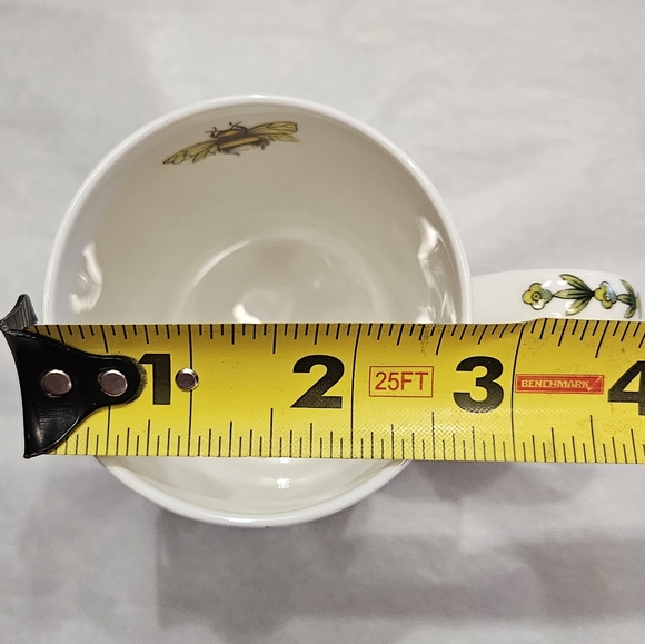 Queen's "Botanic" coffee mug. - Picture 9 of 9